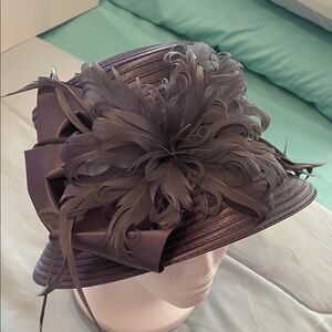 Elegant Feathered Women's Hat